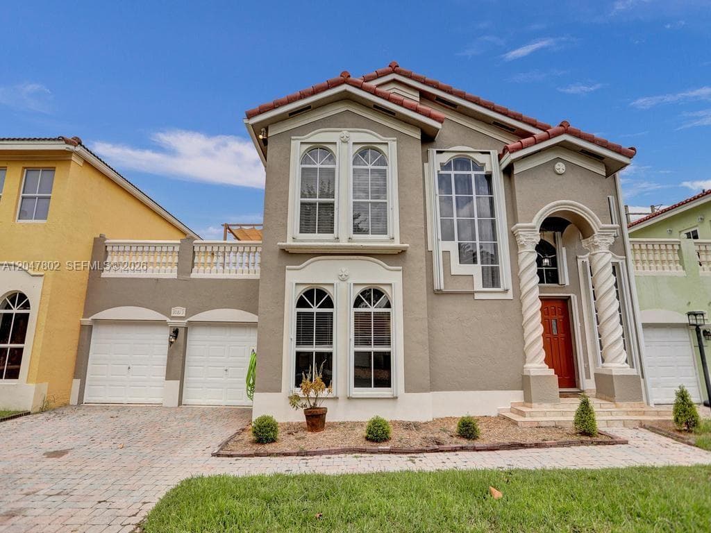Single Family Residence at 10813 NW 51st Ln # 10813, Doral FL 33178