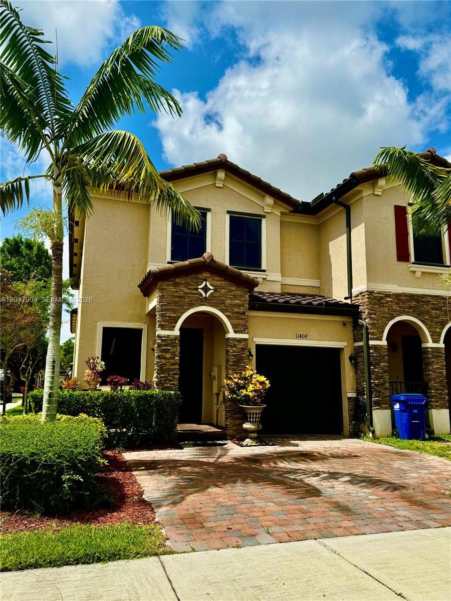 Townhouse at 11406 SW 252nd Ter, Homestead FL 33032