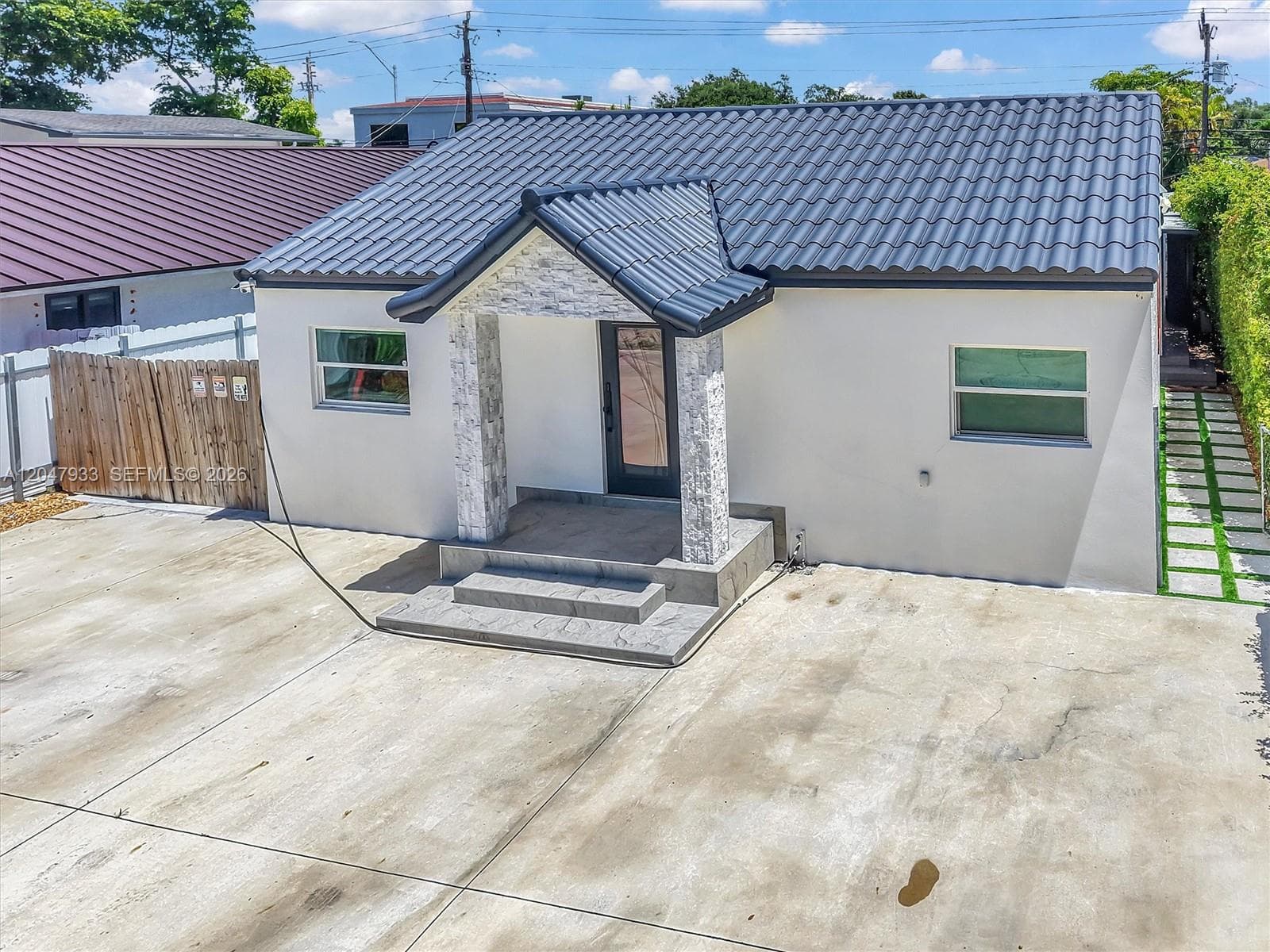 Single Family Residence at 6575 SW 39th Ter, Miami FL 33155