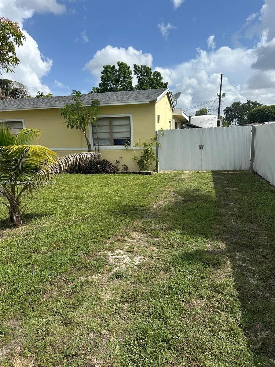Mobile Home at 655 NW 152nd St # 655, Miami FL 33169