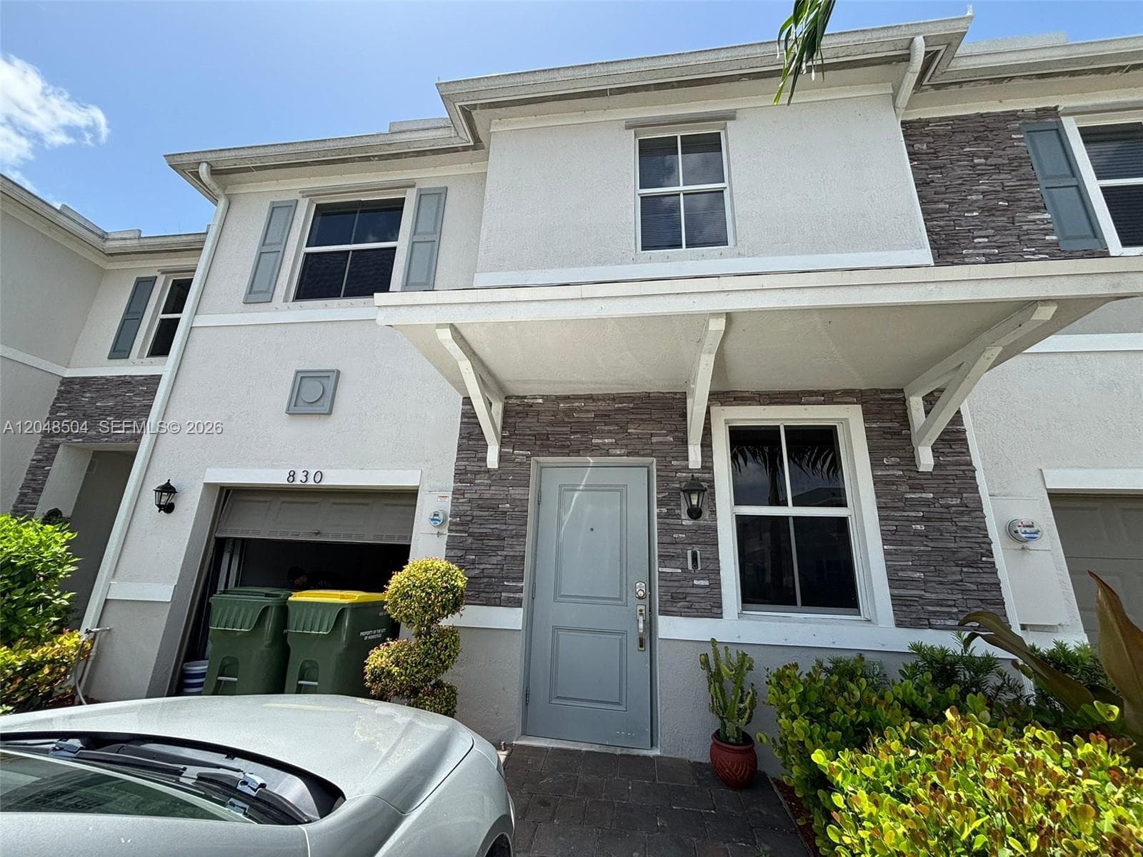Townhouse at 830 SE 19th St, Homestead FL 33034