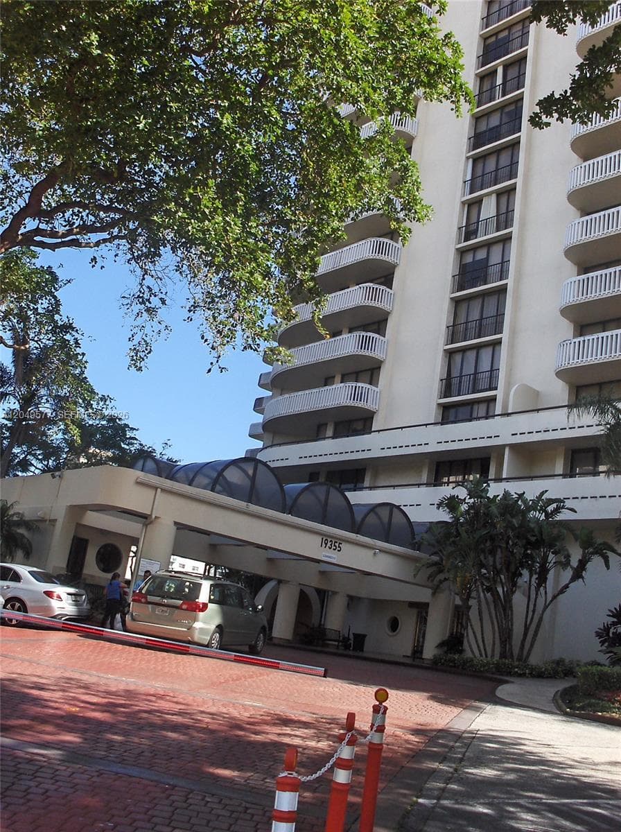 Condominium at 19355 Turnberry Way # 25C, Aventura FL 33180