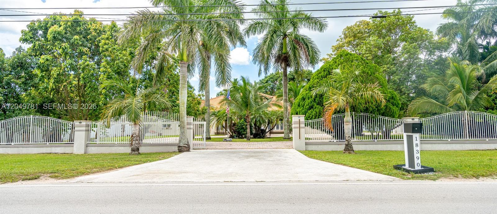 Single Family Residence at 18390 SW 200th St, Miami FL 33187