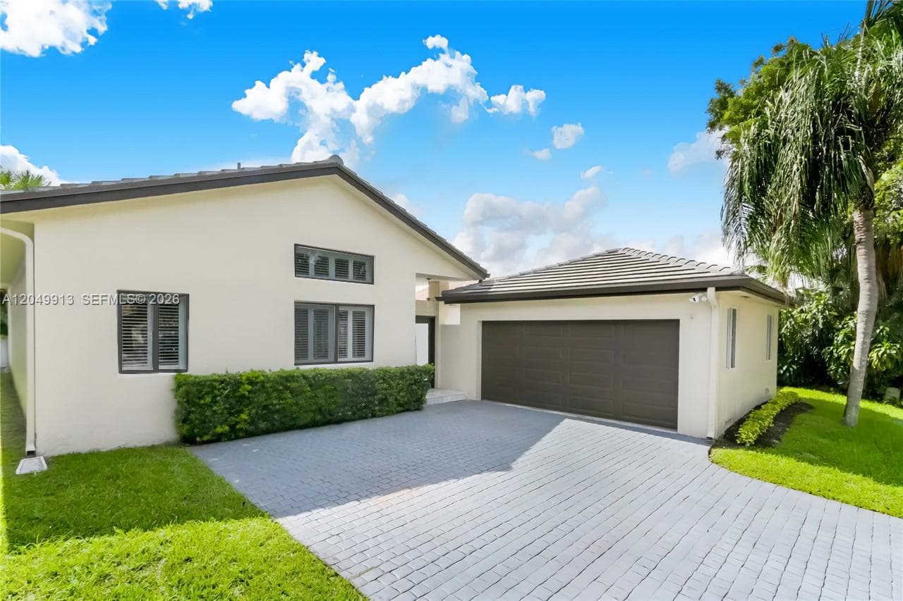 Single Family Residence at 15241 NW 89th Ave, Miami Lakes FL 33018