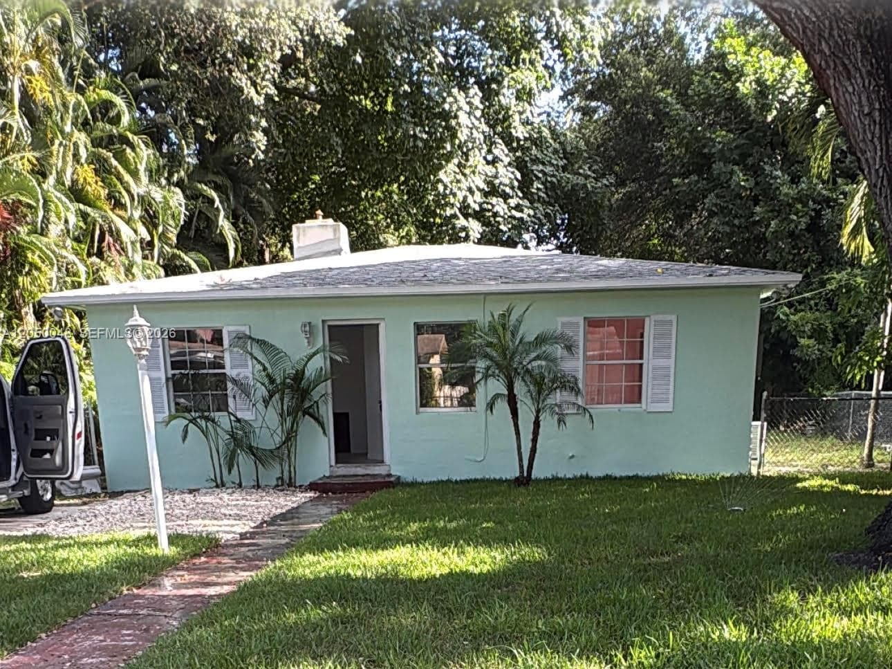 Single Family Residence at 475 NE 164th St, Miami FL 33162