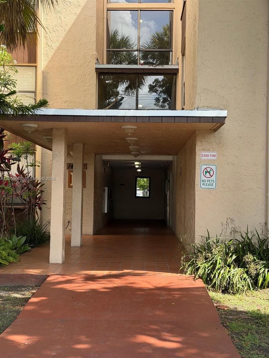 Condominium at 14421 N Kendall Dr # 412M, Miami FL 33186