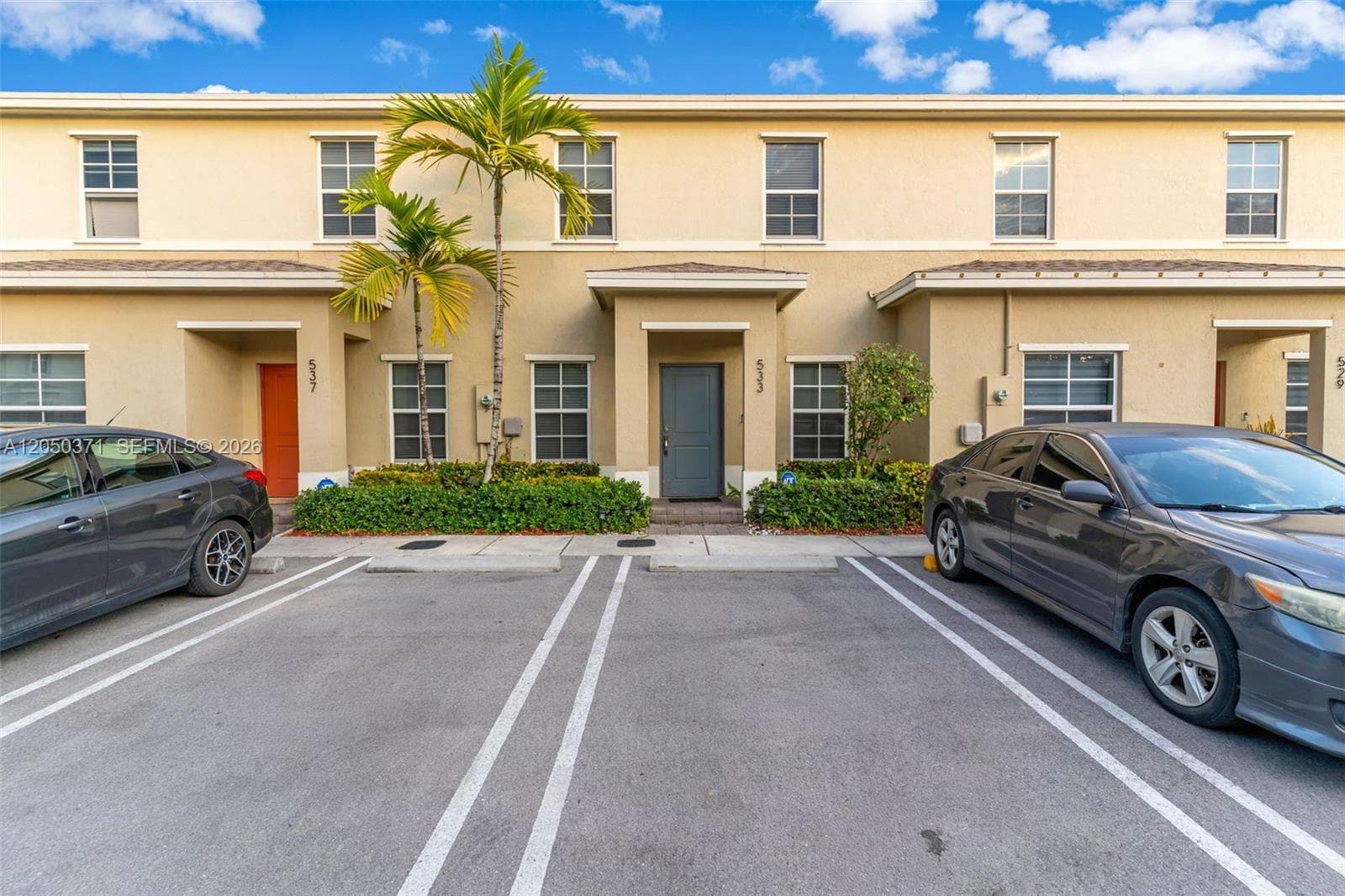 Townhouse at 533 NE 5th Pl, Florida City FL 33034