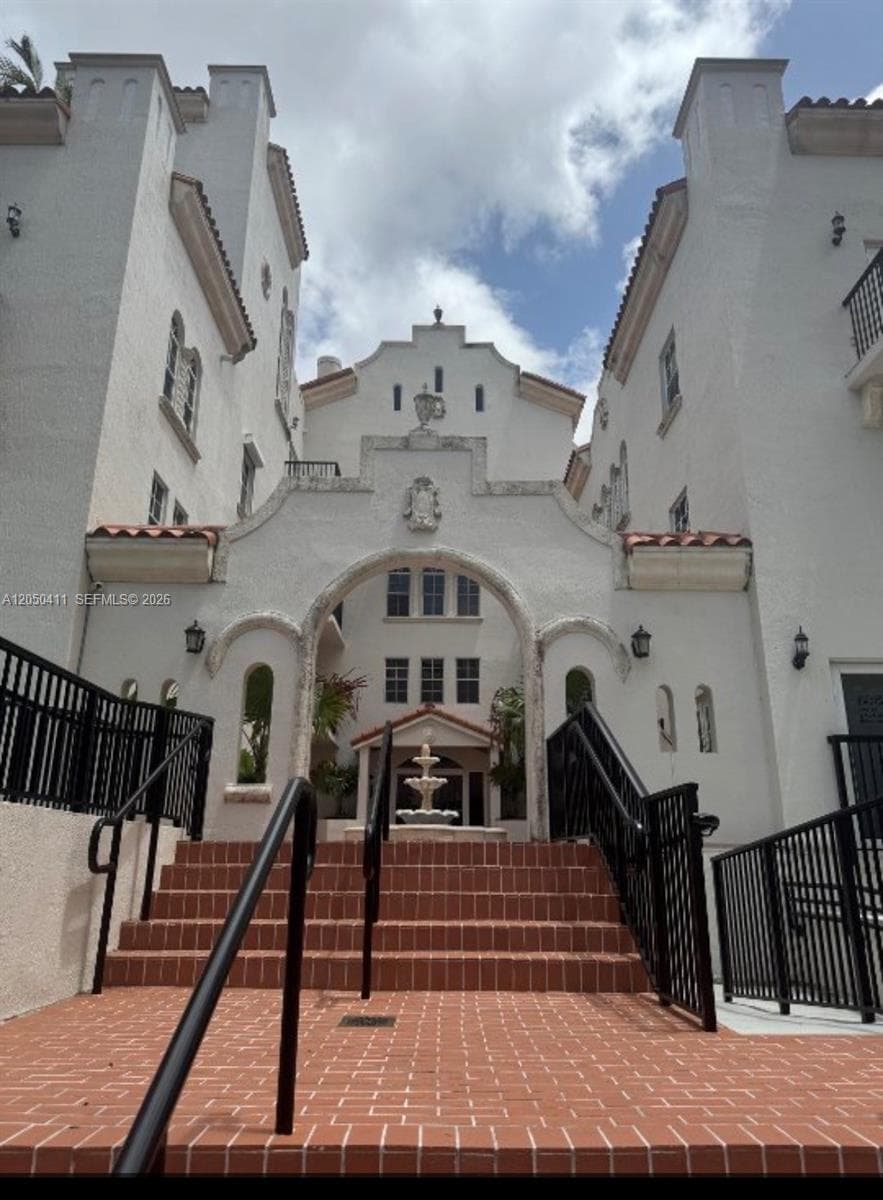 Apartment at 323 Navarre Ave # 203, Coral Gables FL 33134