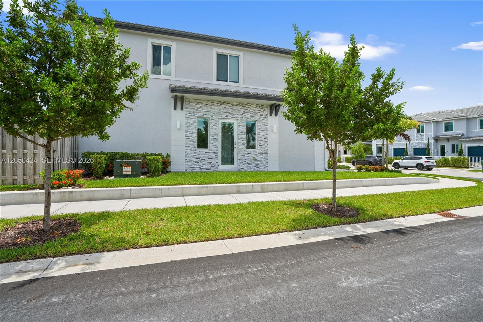 Townhouse at 715 SE 15th St, Homestead FL 33034