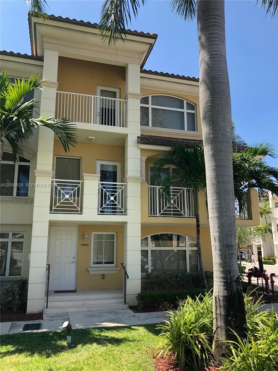 Townhouse at 18451 NE 27th Pl, Aventura FL 33160
