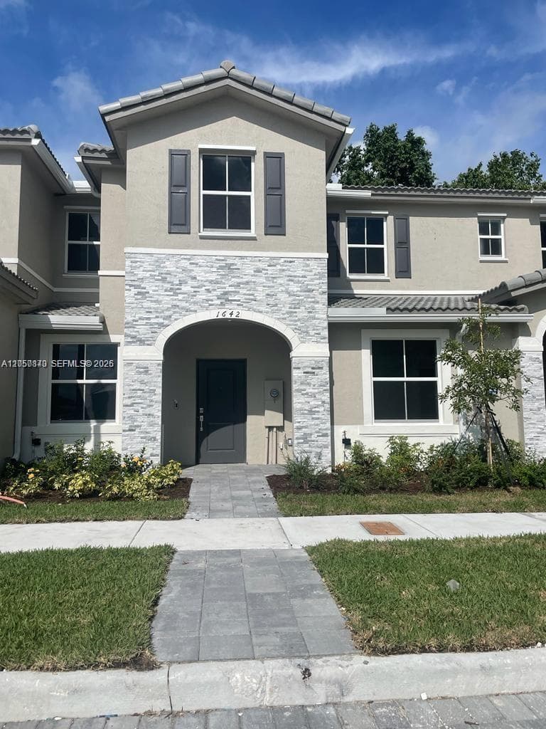 Townhouse at 1642 SE 26th Ter # 1642, Homestead FL 33035