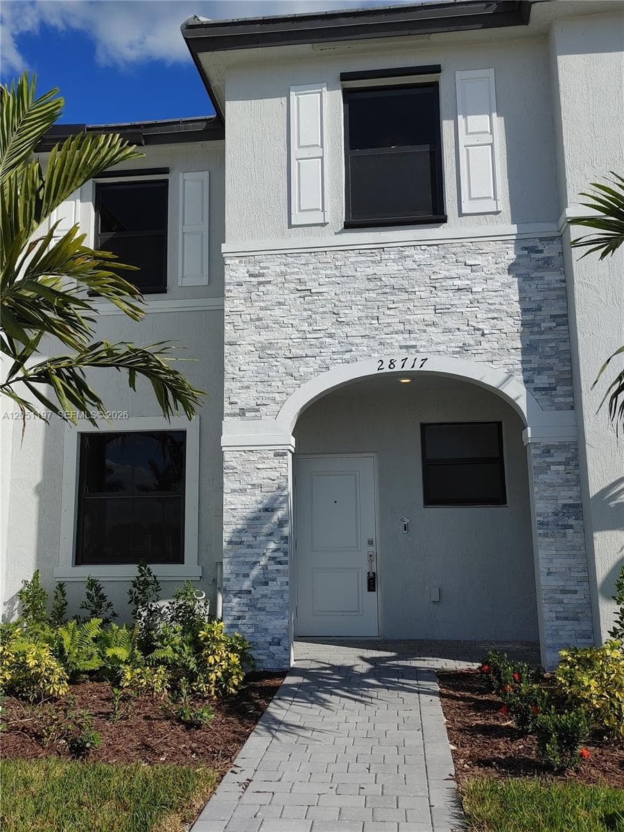 Townhouse at 28717 SW 132nd Pl, Homestead FL 33033