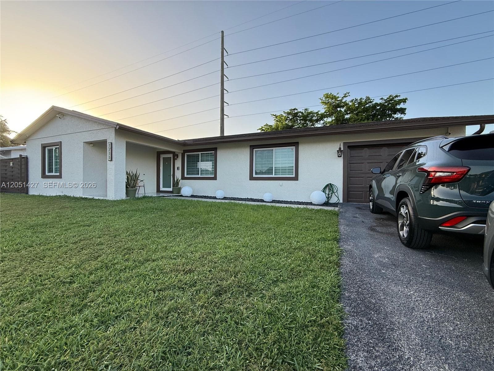 Single Family Residence at 1711 N Anhinga Ln, Homestead FL 33035