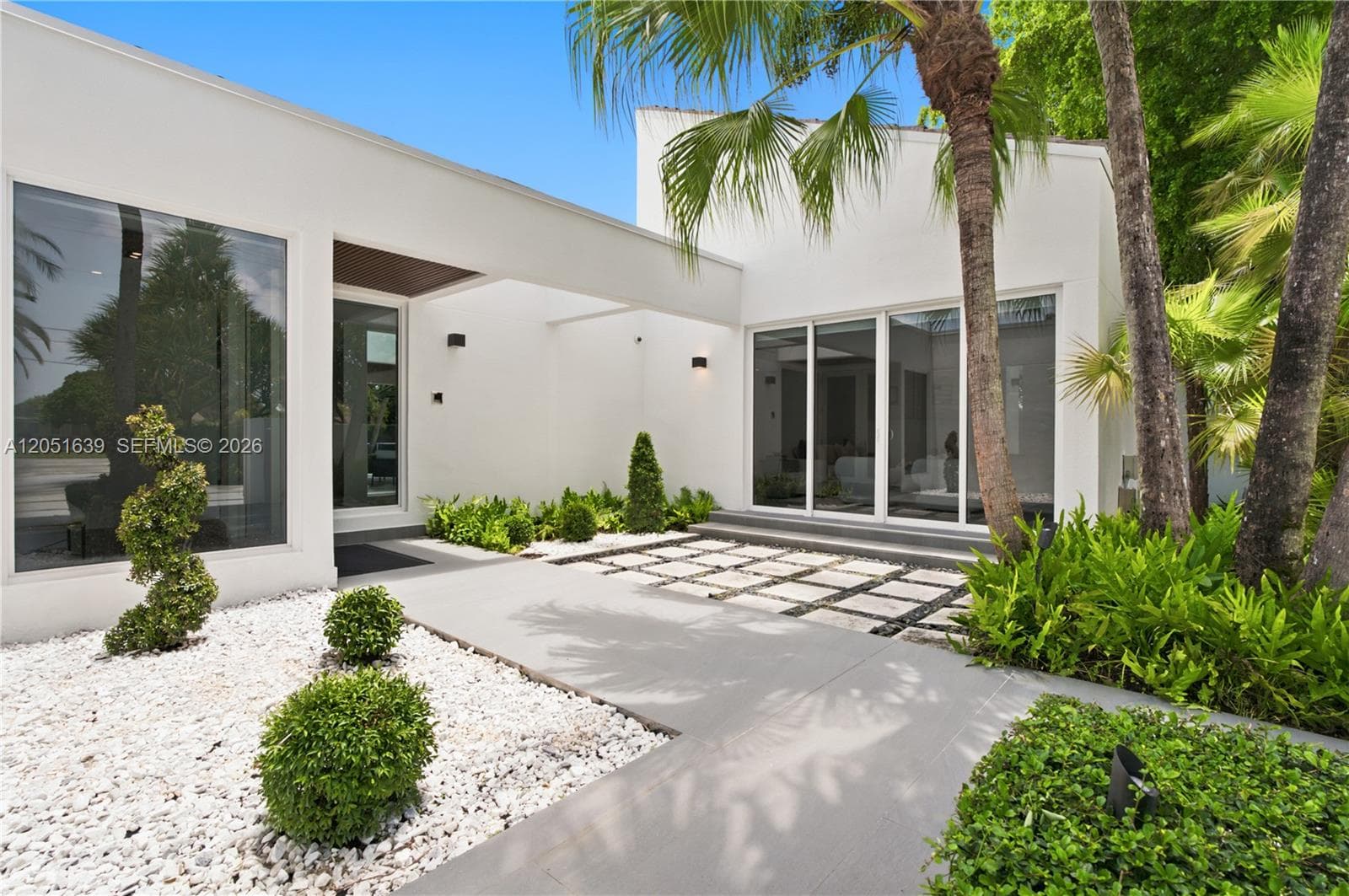Single Family Residence at 10420 SW 64th St, Miami FL 33173