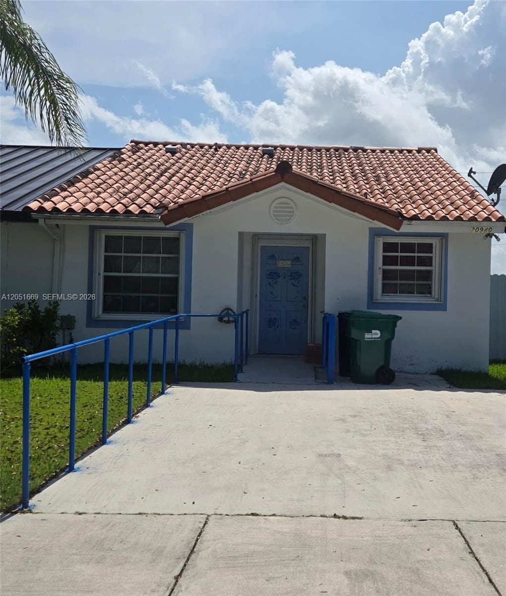 Single Family Residence at 20940 SW 121st Ave, Miami FL 33177