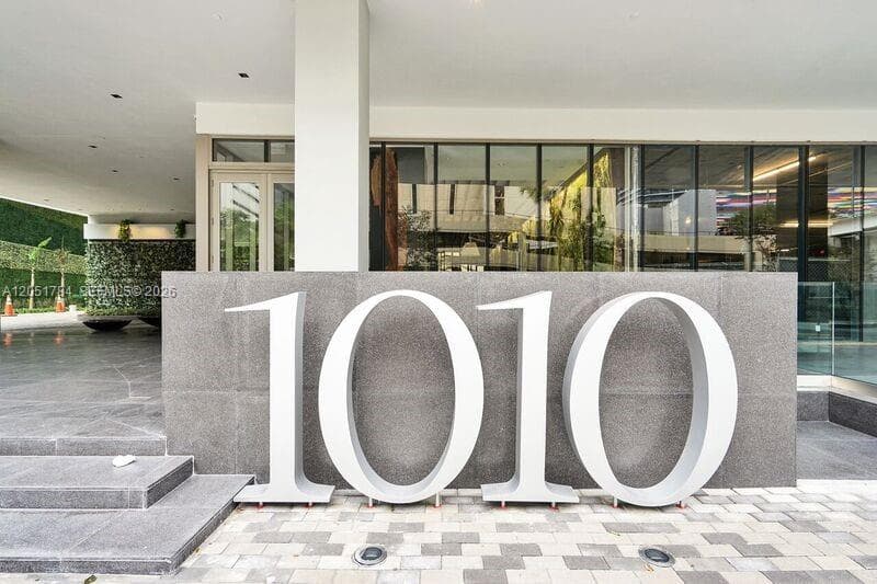 Condominium at 1010 Brickell Ave # 1403, Miami FL 33131