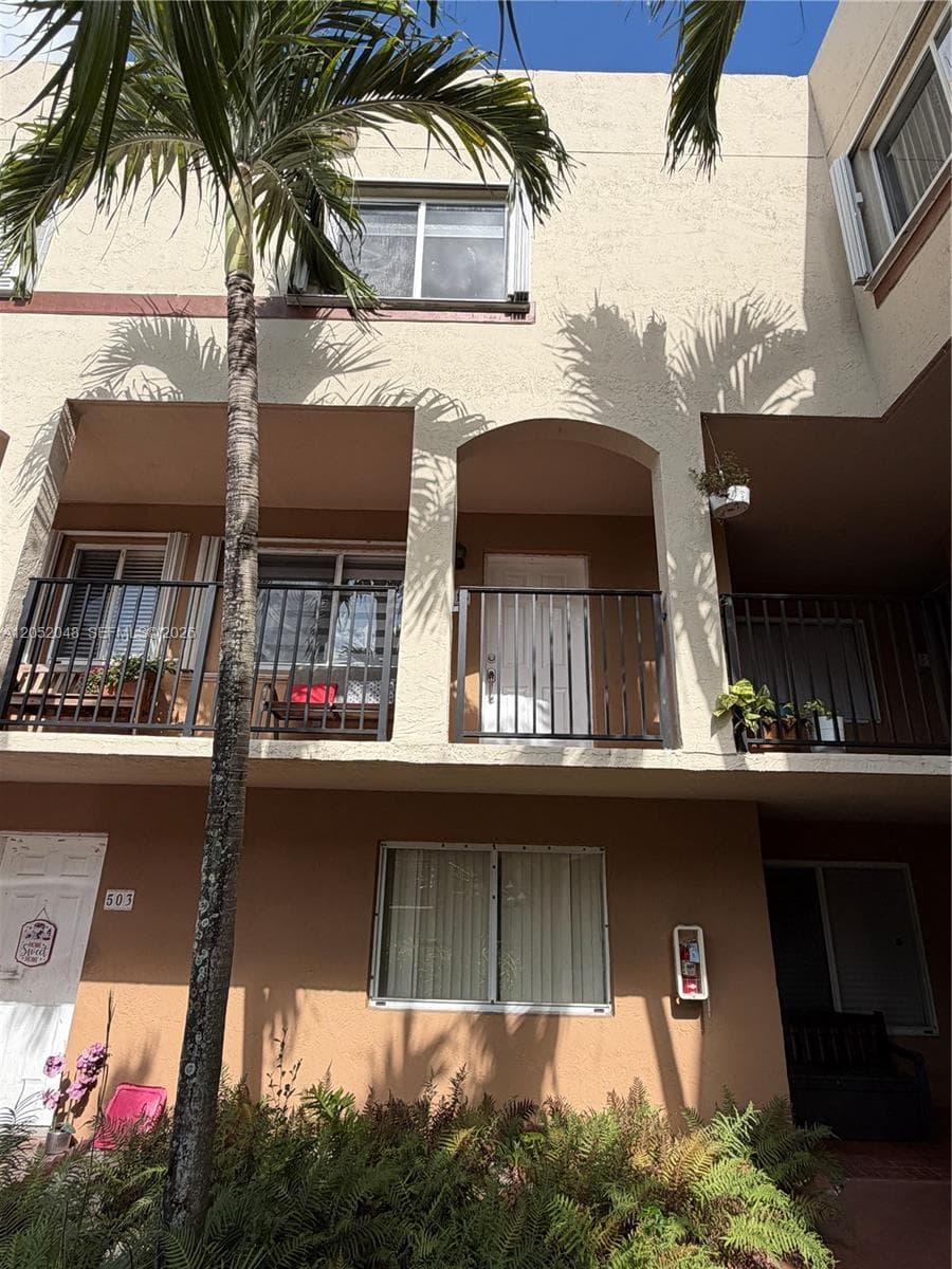 Stock Cooperative at 551 NW 82nd Ave # 516, Miami FL 33126