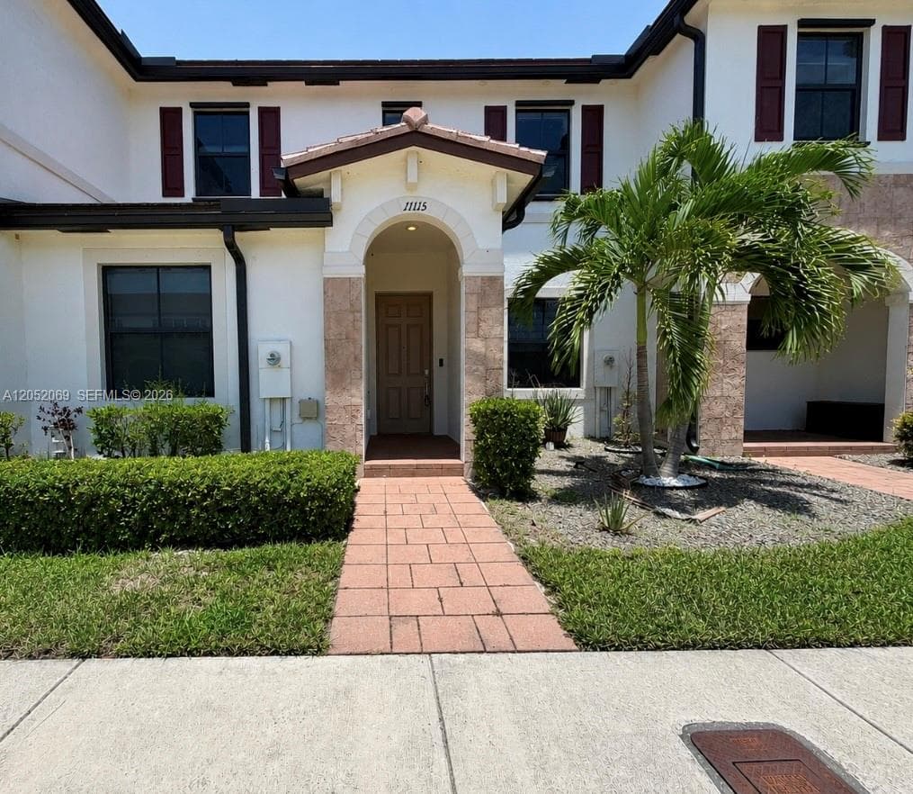 Townhouse at 11115 W 32nd Ln, Hialeah FL 33018