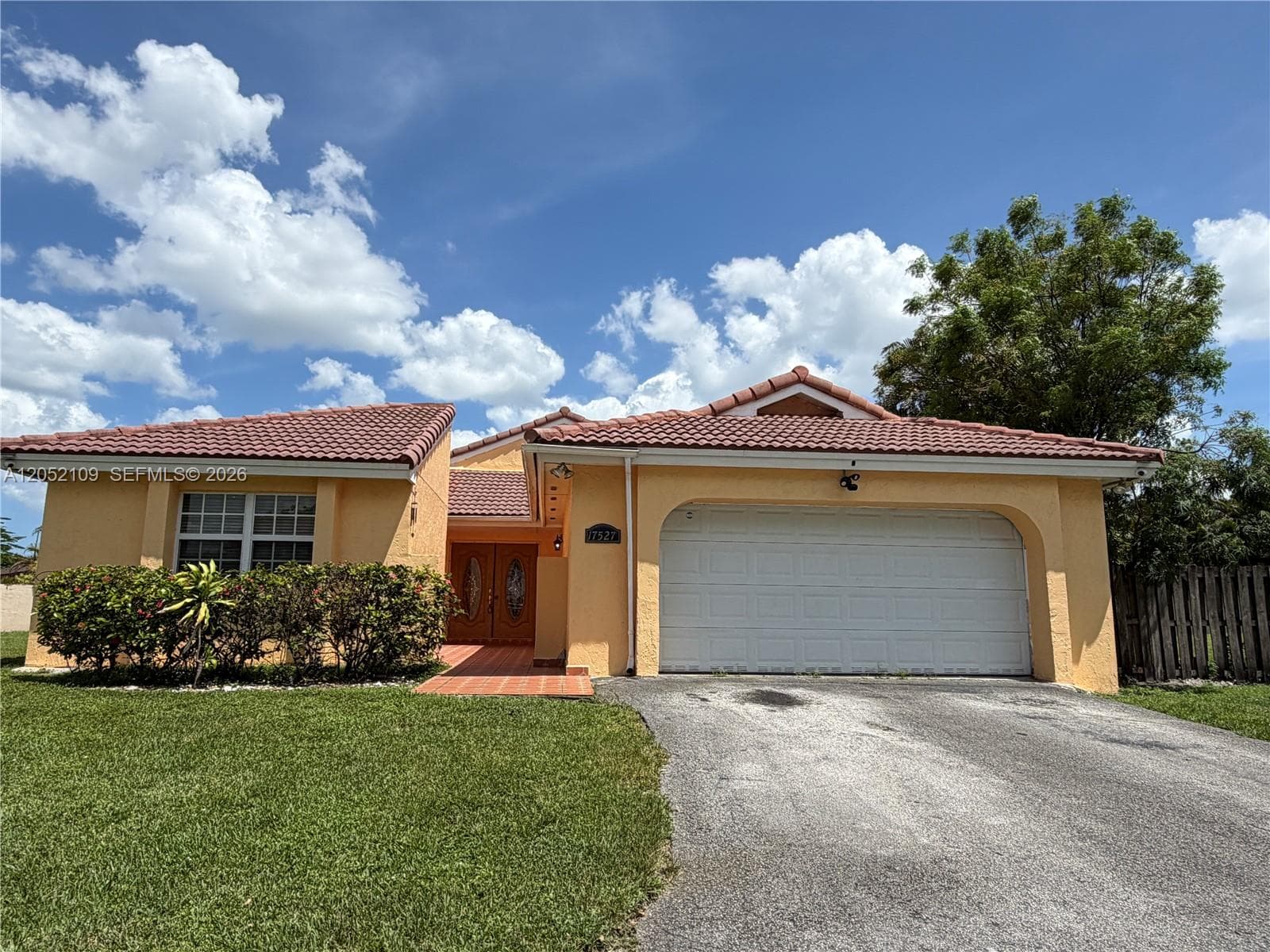 Single Family Residence at 17527 NW 62nd Pl N, Hialeah FL 33015