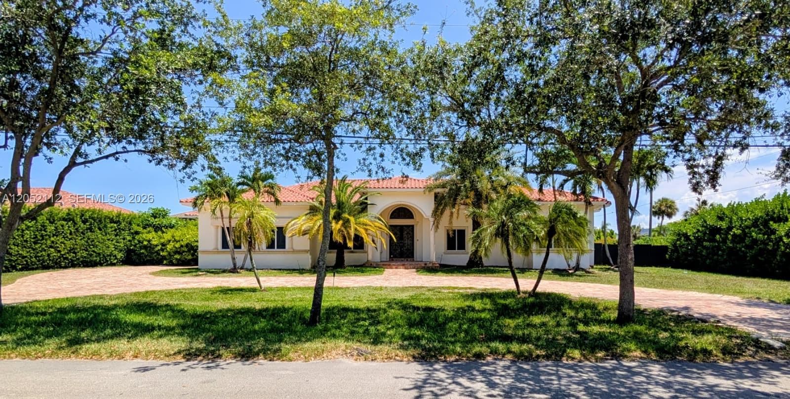 Single Family Residence at 6990 SW 90th St, Pinecrest FL 33156
