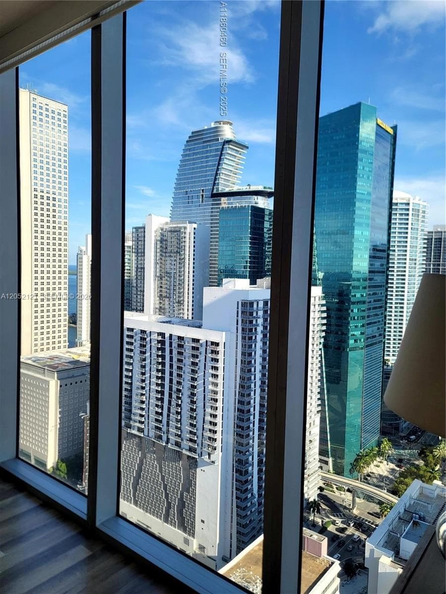 Condominium at 151 SE 1st St, Miami FL 33131