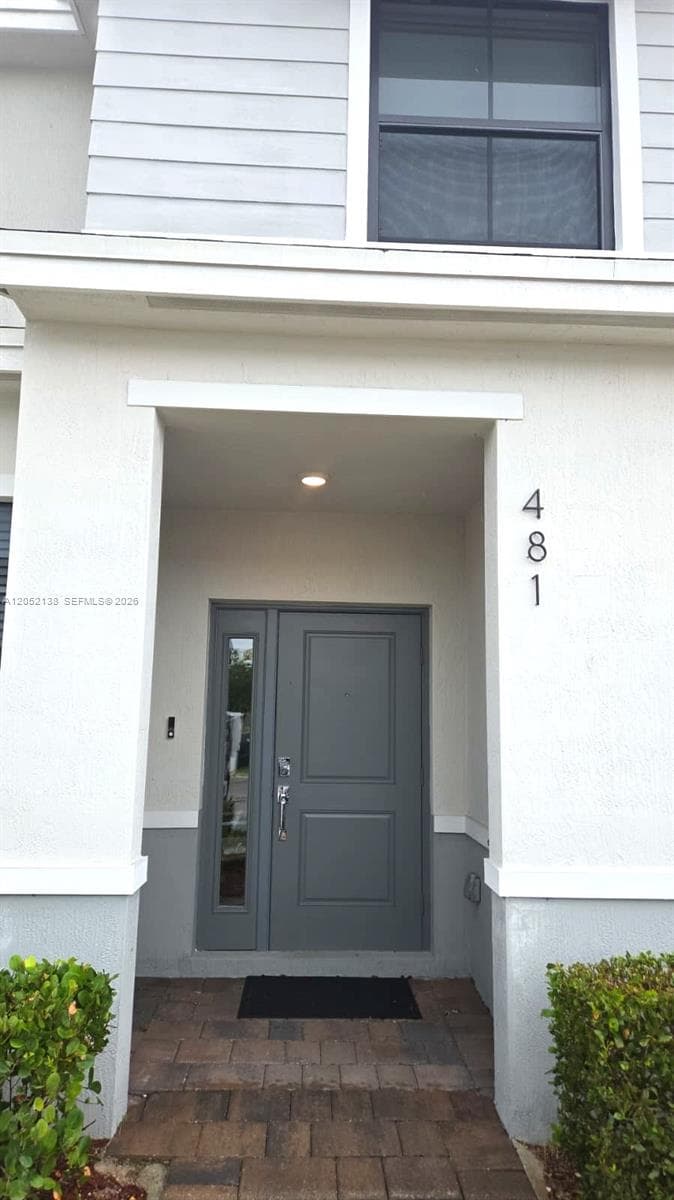 Townhouse at 481 NE 12th St, Florida City FL 33034
