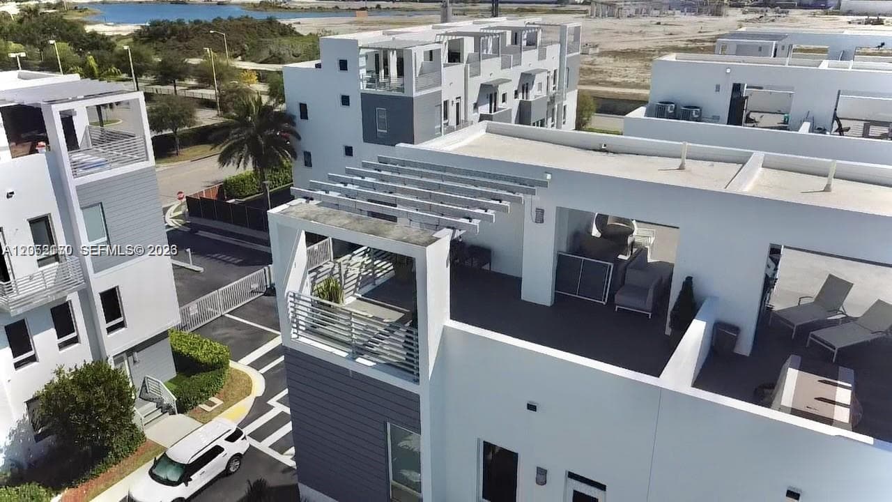Townhouse at 9151 NW 33rd St, Doral FL 33172