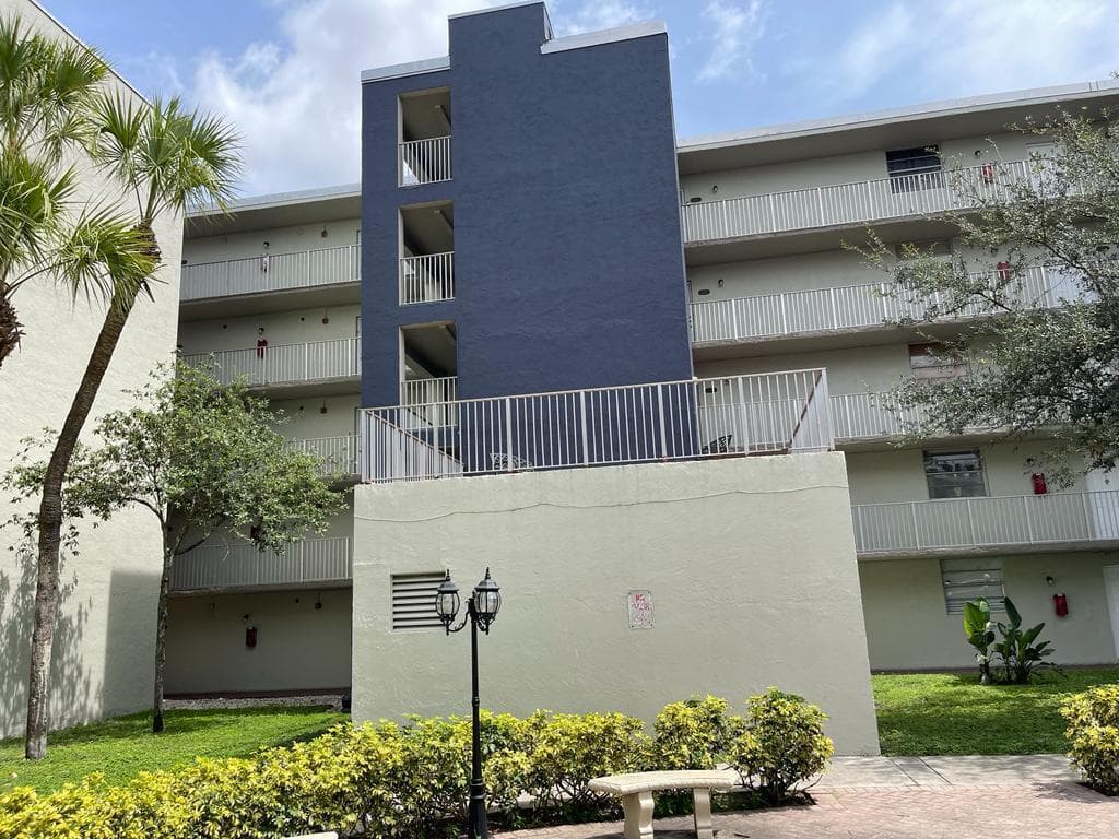 Condominium at 10000 NW 80th Court # 2534, Hialeah Gardens FL 33016