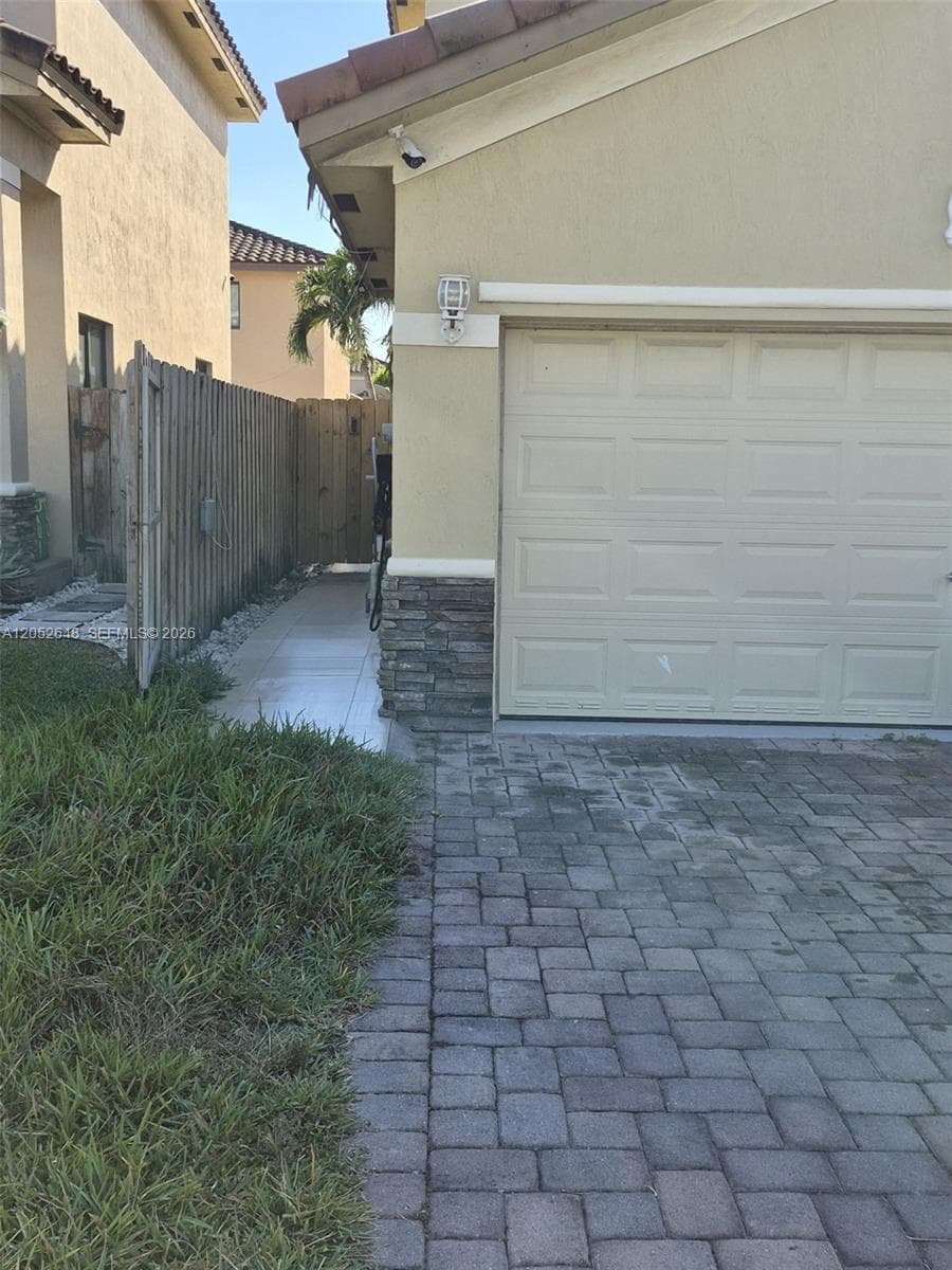Efficiency at 13376 SW 268th Ter # 1, Homestead FL 33032