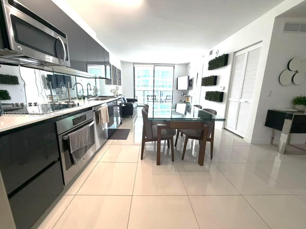 Condominium at 31 SE 6th St # 2604, Miami FL 33131