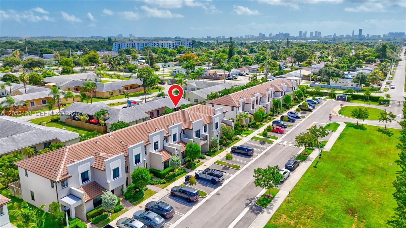 Townhouse at 953 NE 211th St, Miami FL 33179