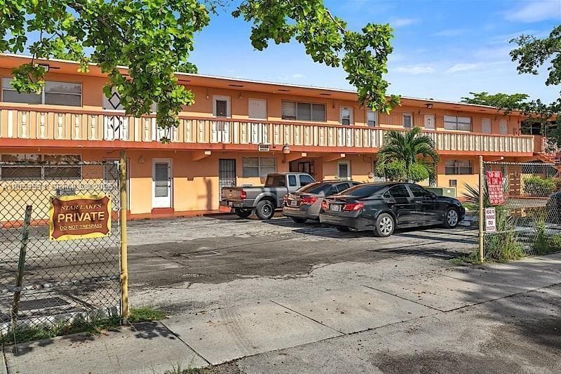 Condominium at 19105 NE 2nd Ave # 2118, Miami FL 33179