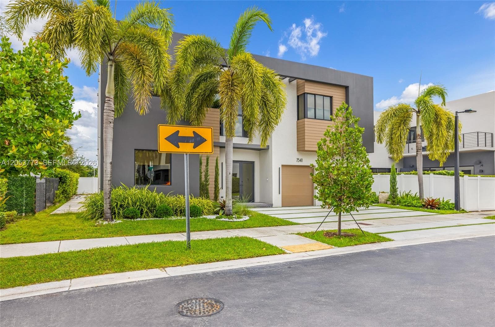 Single Family Residence at 7541 NW 100th Ave, Doral FL 33178