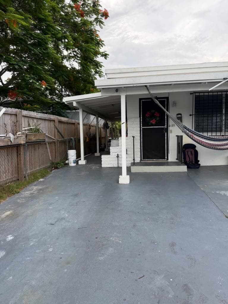Efficiency at 2137 NW 1st Terrace # R, Miami FL 33125