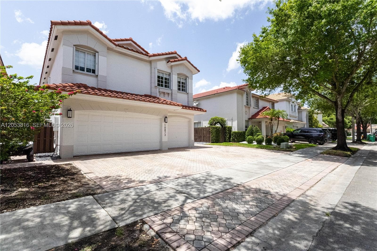 Single Family Residence at 10873 NW 71st St, Doral FL 33178
