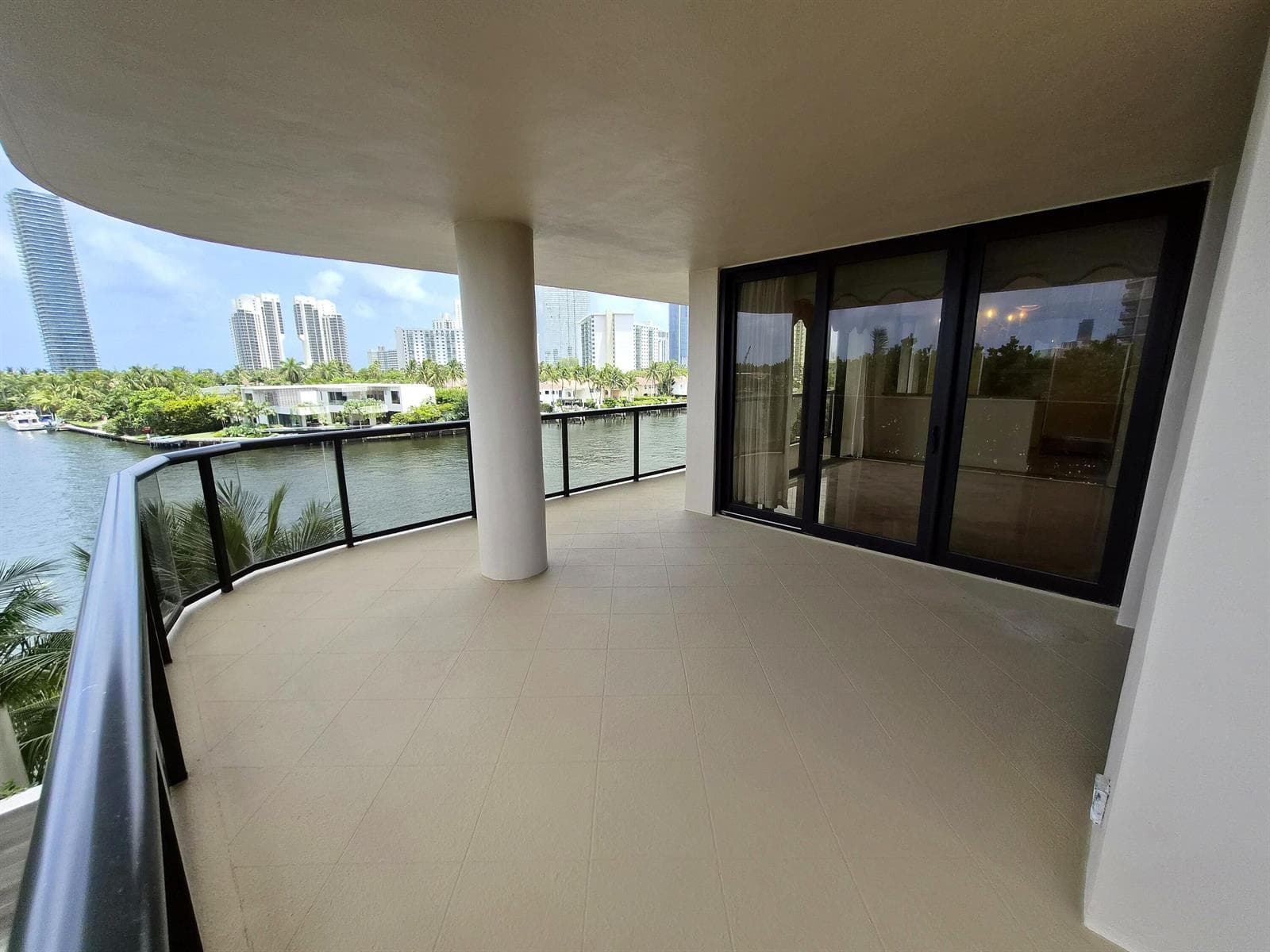 Condominium at 19667 Turnberry Way # 4J, Aventura FL 33180