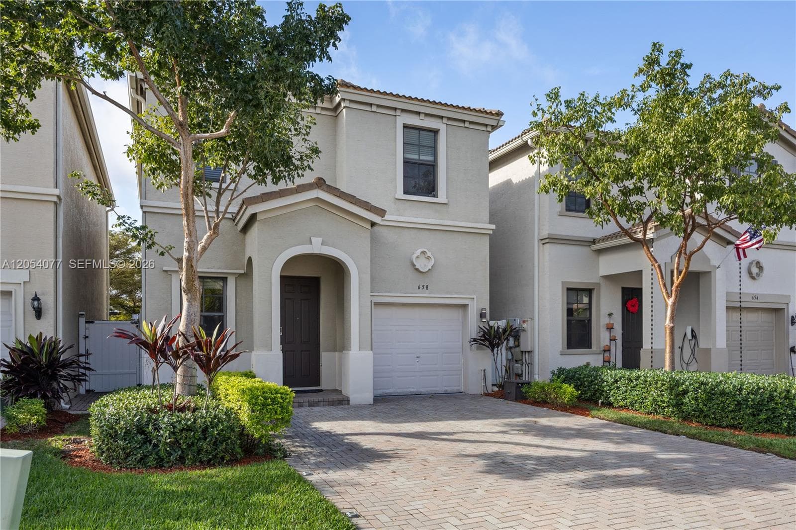 Single Family Residence at 658 NE 193rd Ter, Miami FL 33179