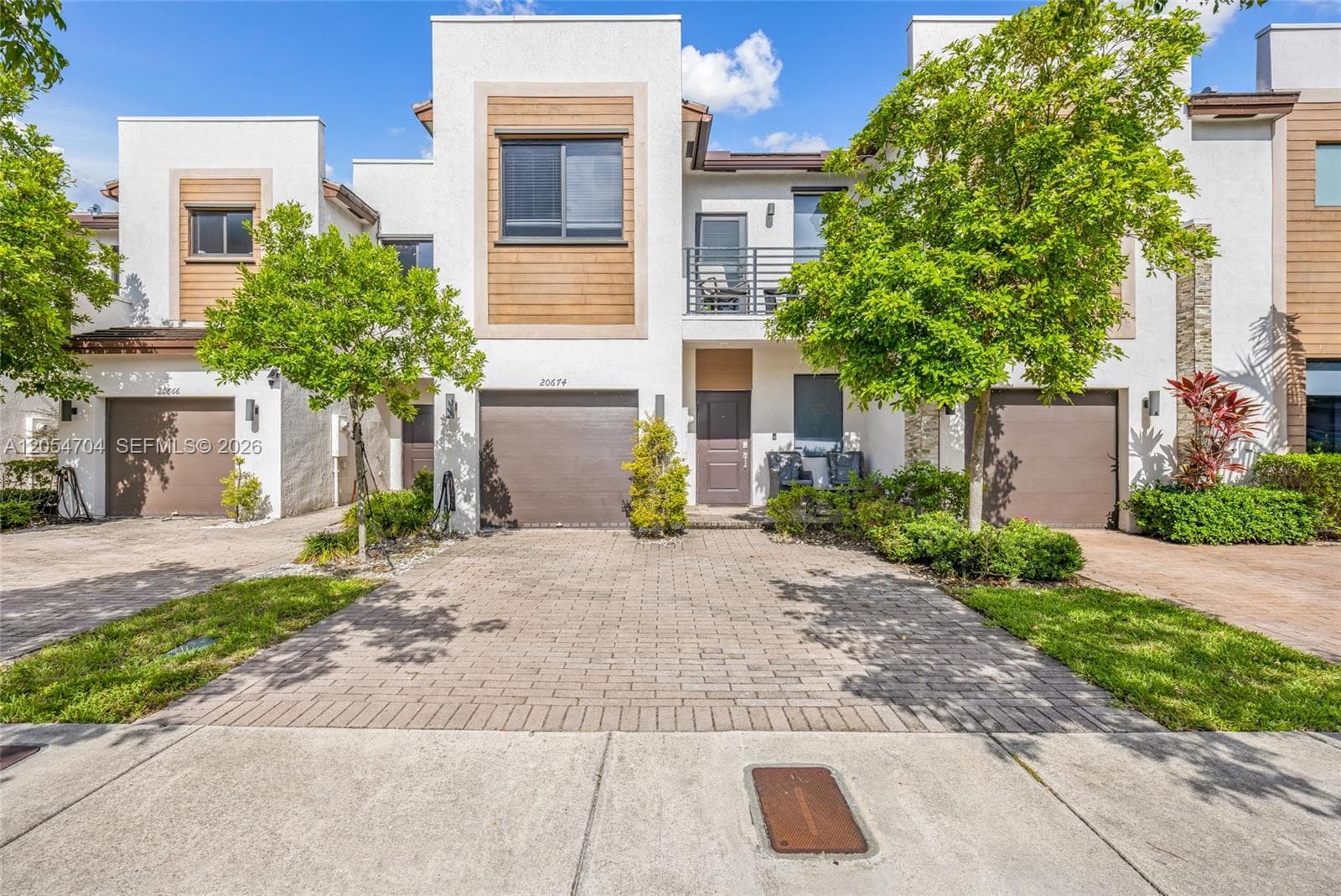 Townhouse at 20674 NE 2nd Ct, Miami FL 33179