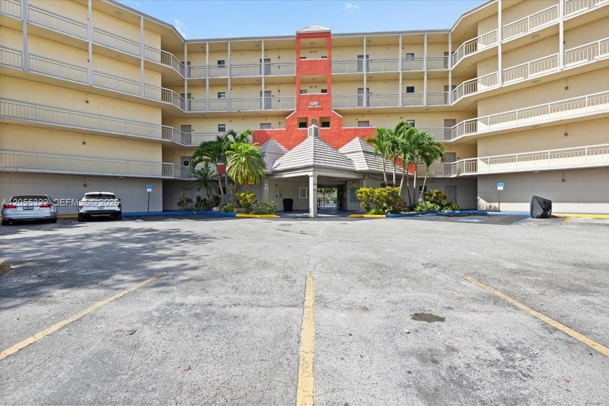 Condominium at 8290 Lake Dr # 130, Doral FL 33166