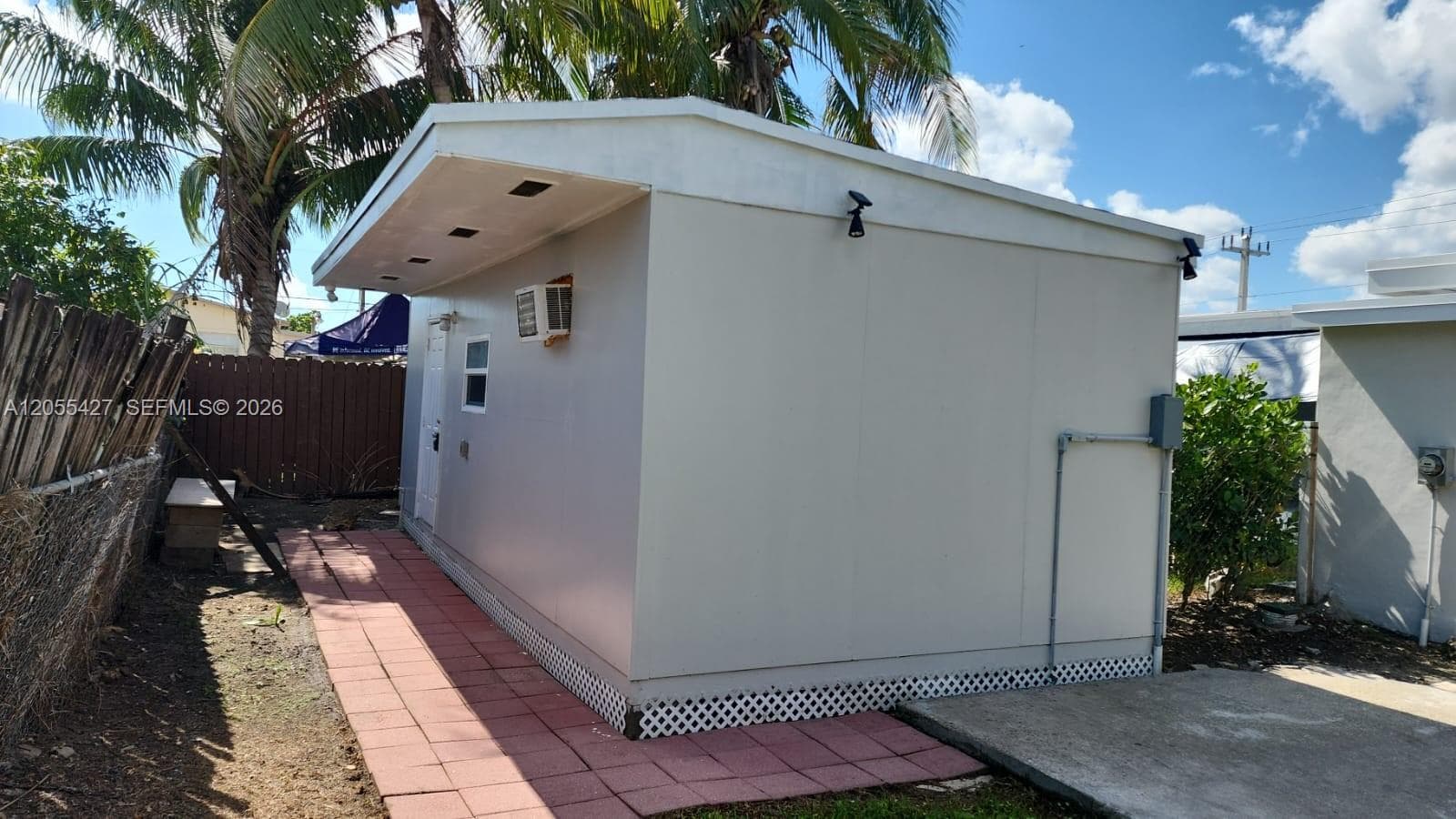Efficiency at 3533 SW 91st Ave # A, Miami FL 33165