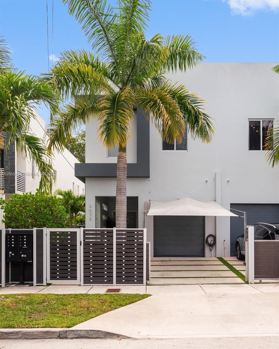 Townhouse at 3073 Carter St # 3073, Miami FL 33133