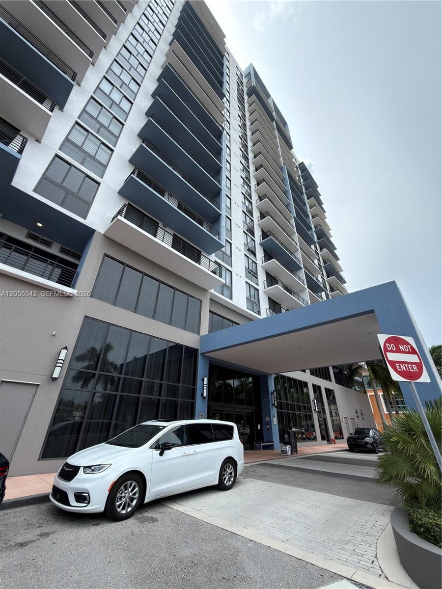 Condominium at 5350 NW 84th Ave # 606, Doral FL 33166
