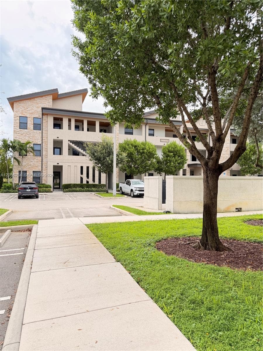 Condominium at 7819 NW 104th Ave # 22, Doral FL 33178