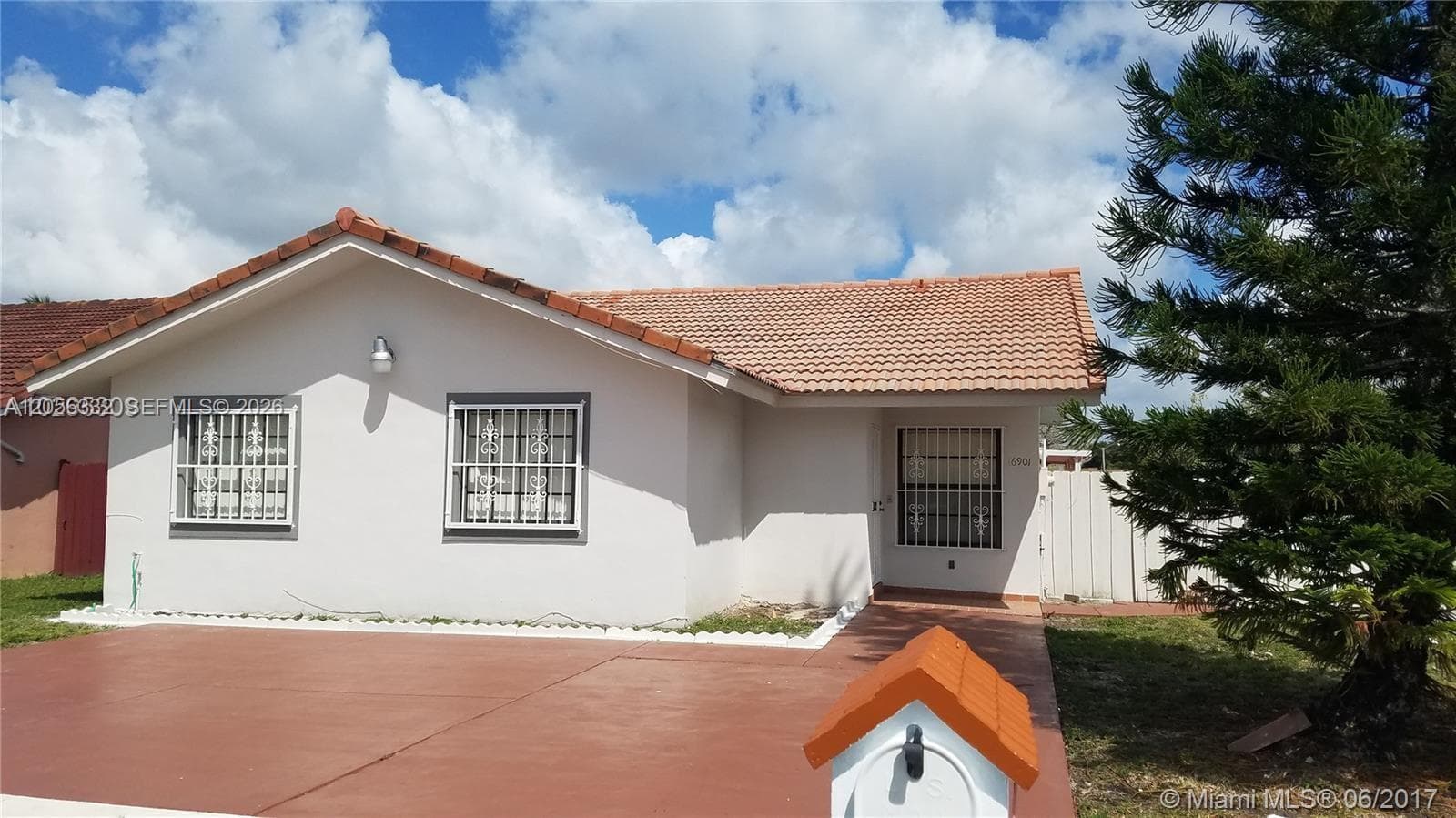 Single Family Residence at Hialeah, FL, 33015