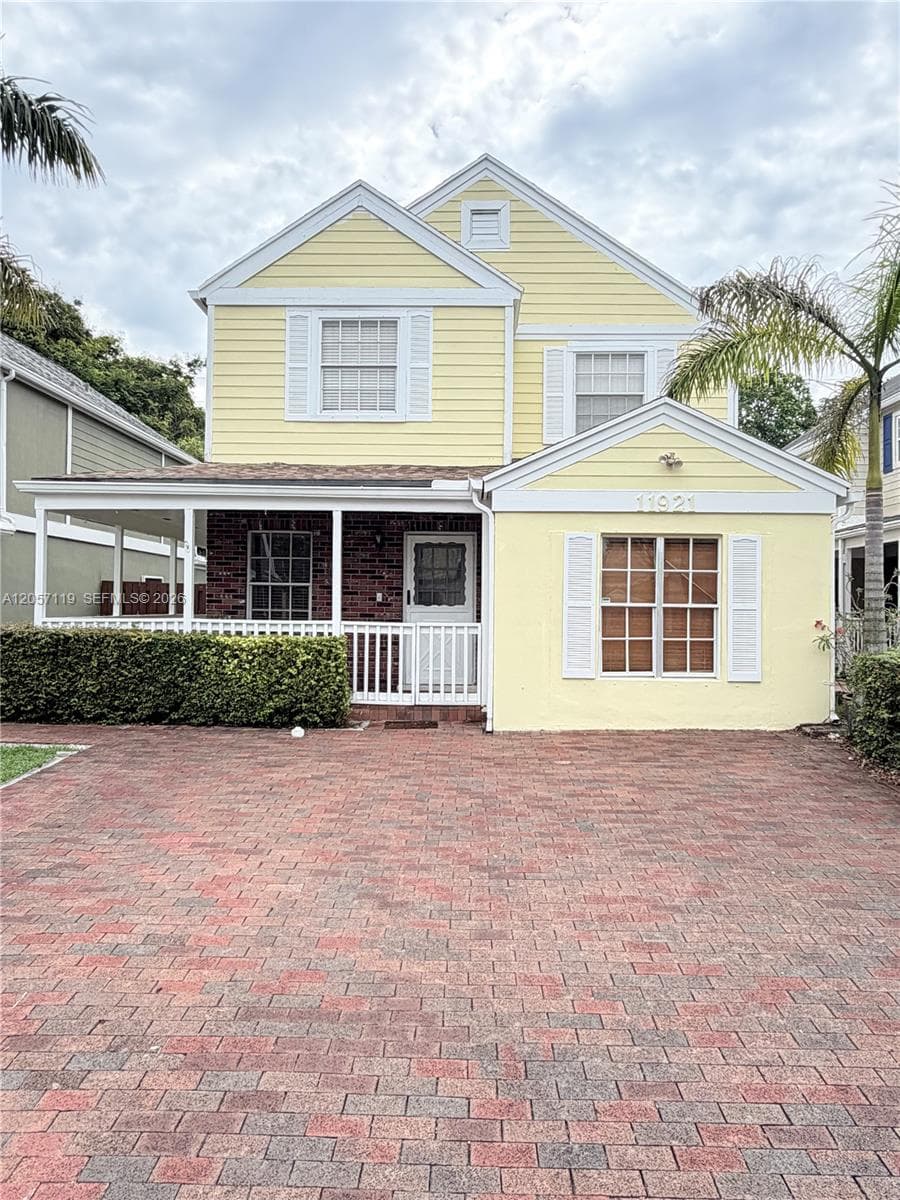 Single Family Residence at 11921 SW 117th Ct, Miami FL 33186