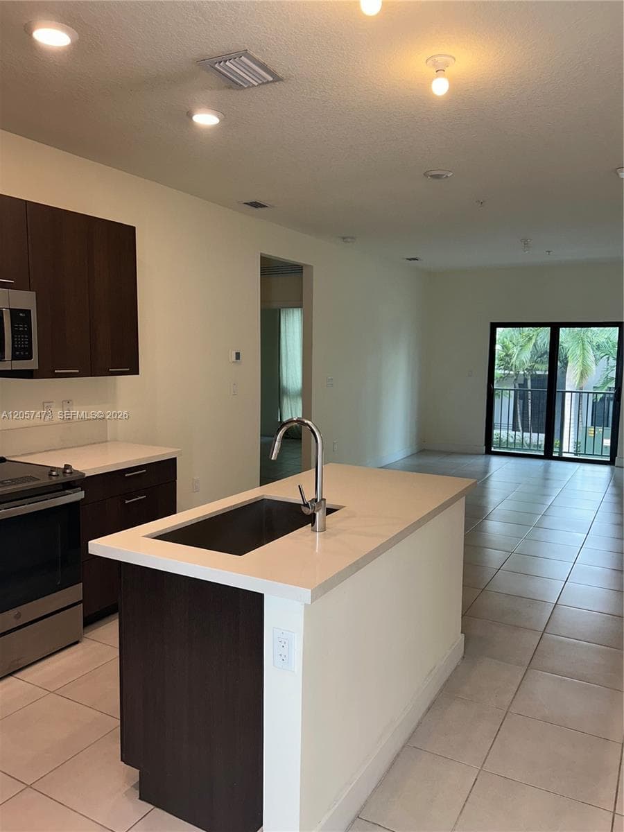 Condominium at Doral, FL, 33166