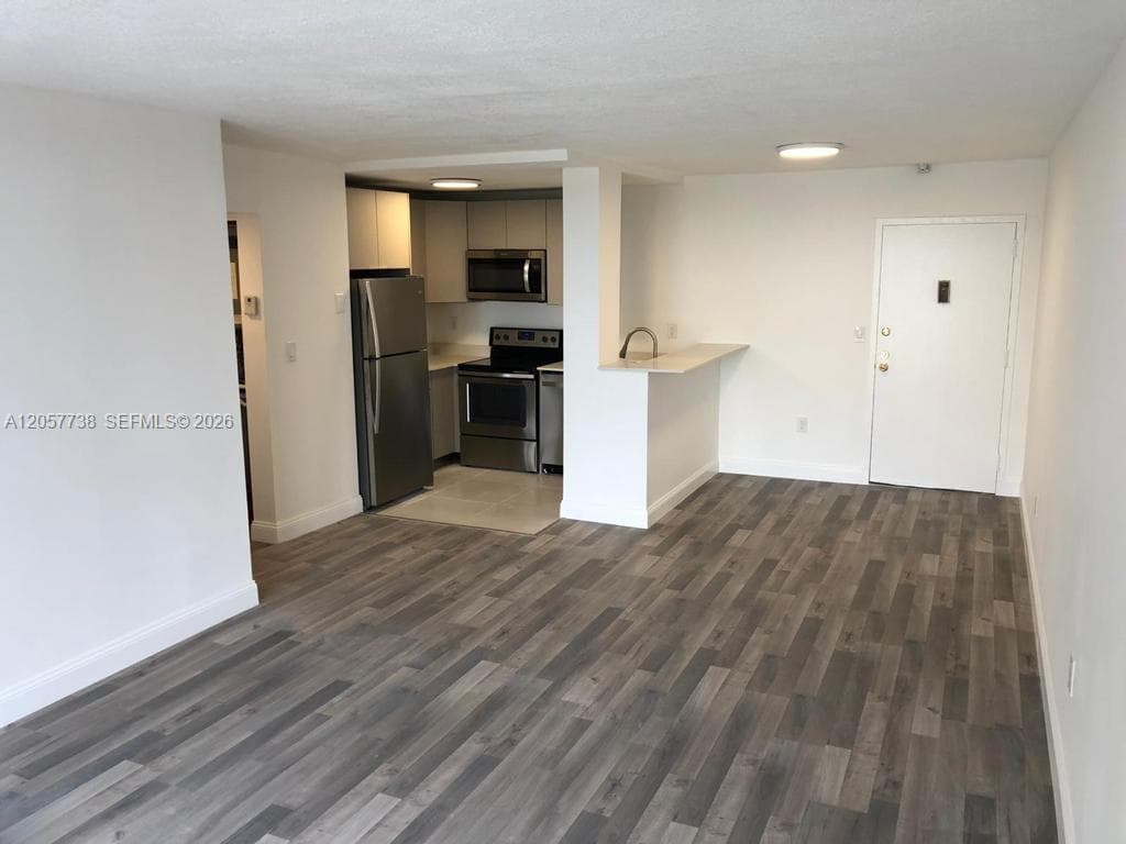 Apartment at 9682 Fontainebleau Blvd # 507, Miami FL 33172