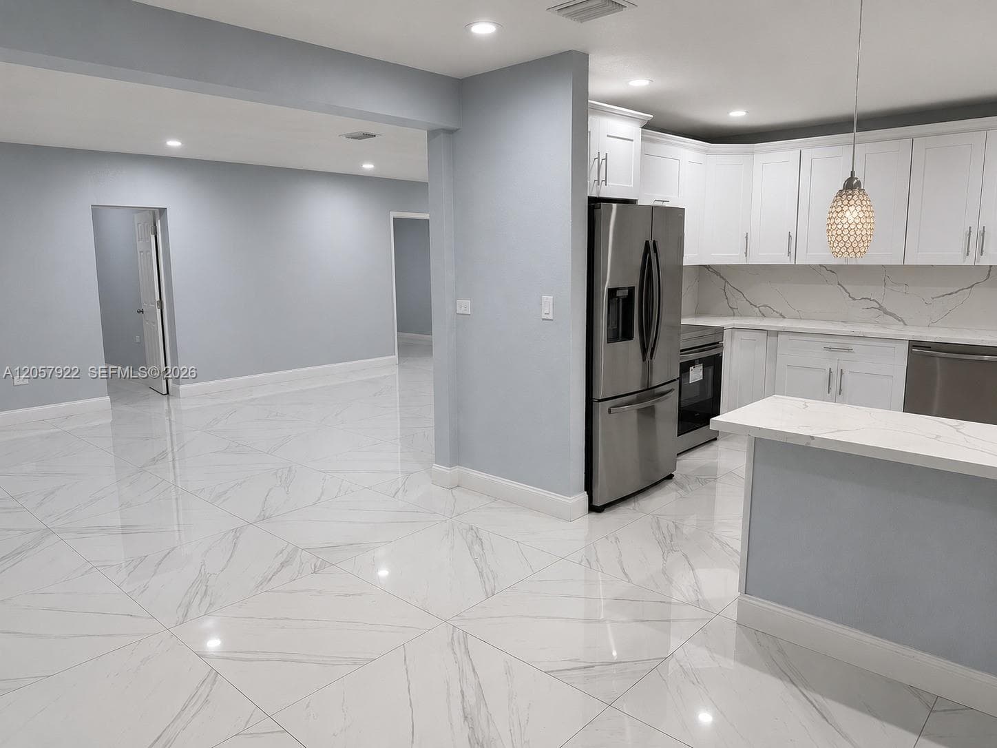 Single Family Residence at 552 NE 161st St, Miami FL 33162