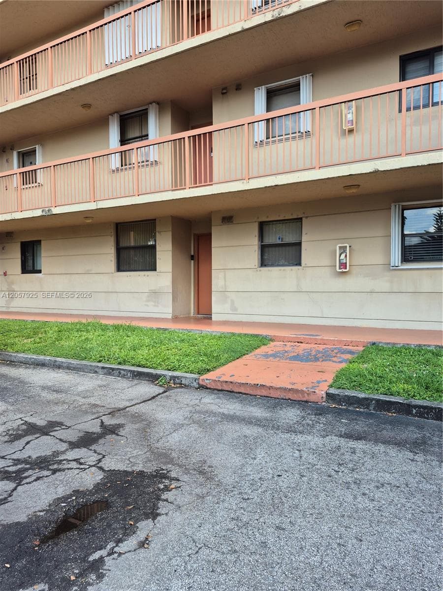 Condominium at 10253 NW 9th St Cir # 6, Miami FL 33172