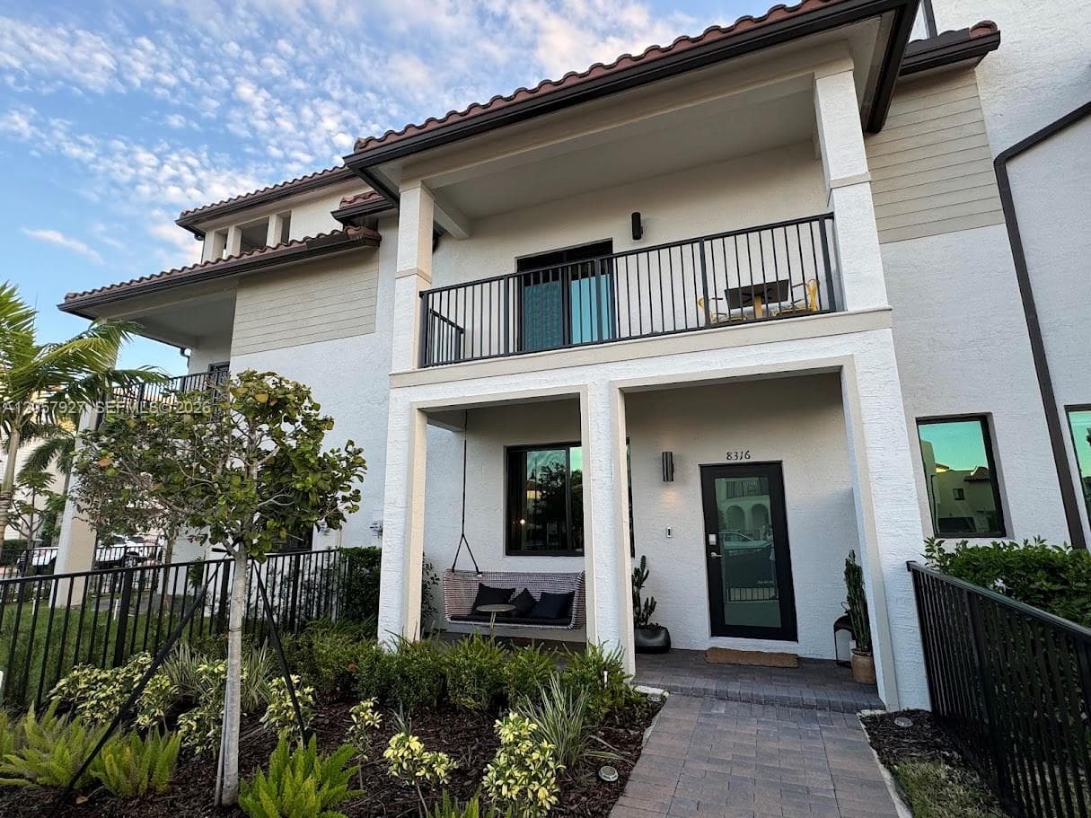 Townhouse at 8316 NW 43rd St, Doral FL 33166